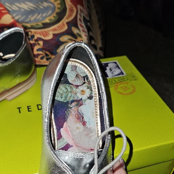 Ted Baker Silver Oxford Shoes with Pink Laces - Picture 6 of 11